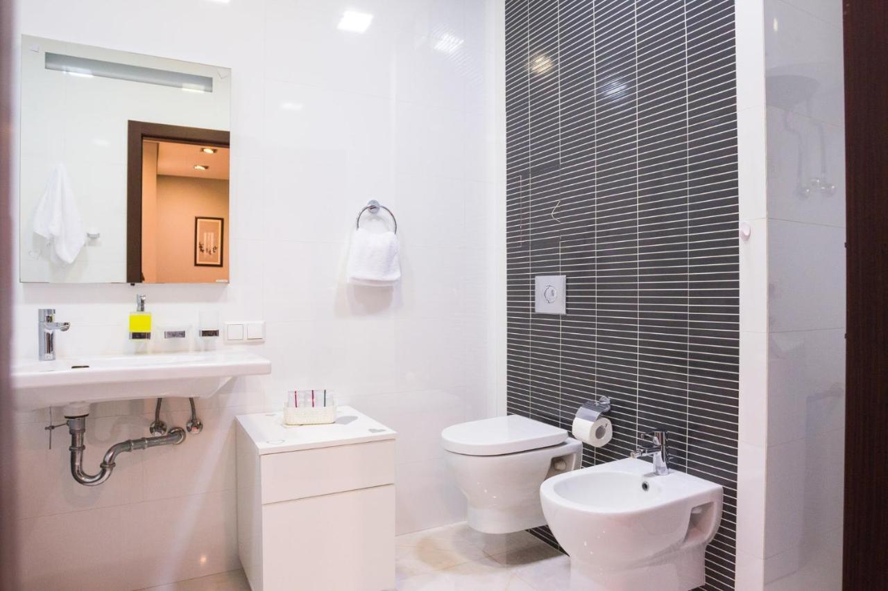 Navit Apartments With Breakfast, Near The Railway Station, The City Center And The Park Kiev Exterior foto